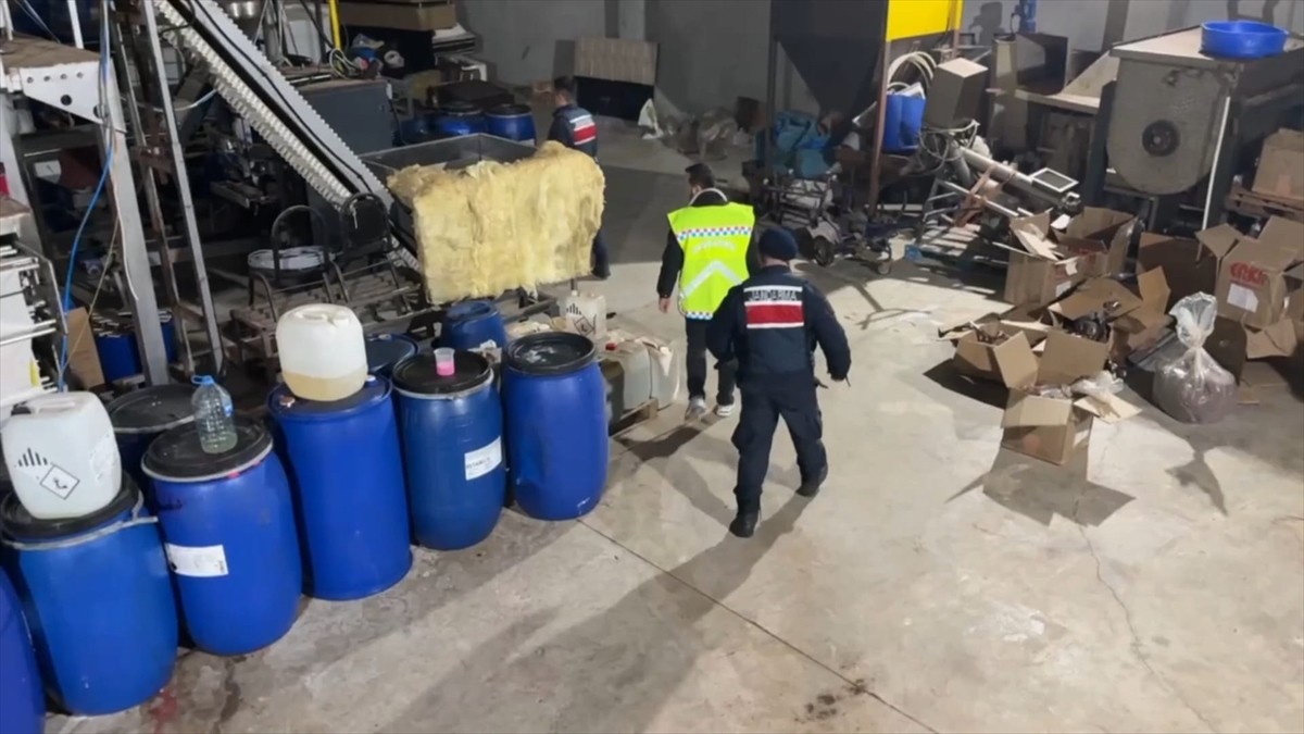 Tekirdağ'ın Kapaklı ilçesinde bir depoda 25 ton sahte çamaşır ve bulaşık deterjanı ele...