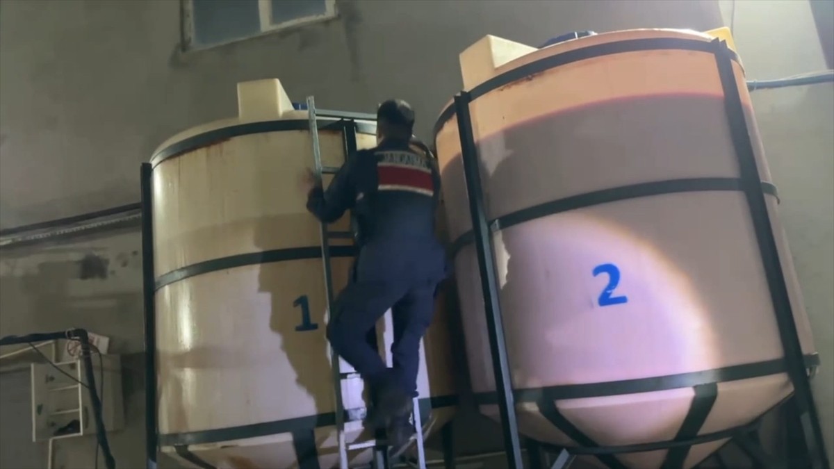 Tekirdağ'ın Kapaklı ilçesinde bir depoda 25 ton sahte çamaşır ve bulaşık deterjanı ele...