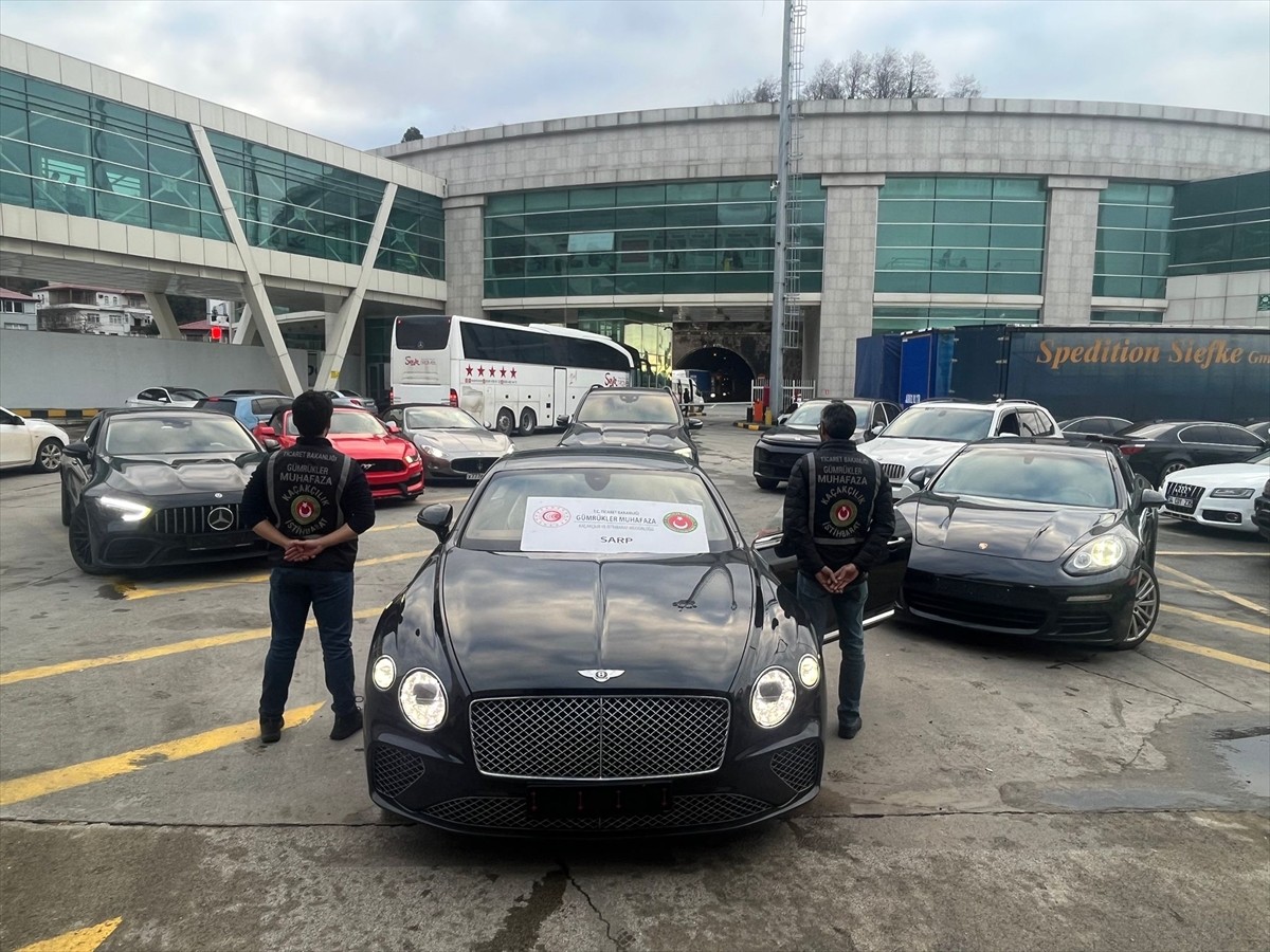 Ticaret Bakanlığı Gümrükler Muhafaza ekiplerinin 11 ilde yürüttüğü operasyonda piyasa değeri...