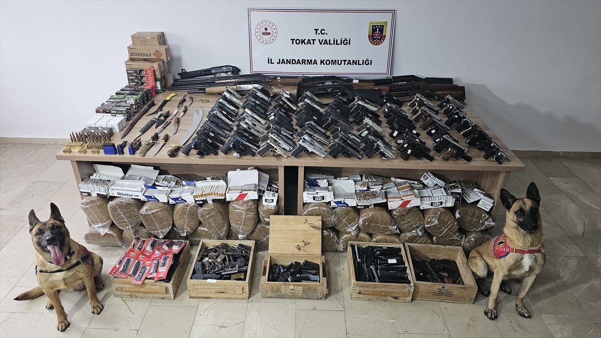 Tokat'ın Zile ilçesinde kaçak silah imalatı ve ticareti yaptıkları iddiasıyla 19 şüpheli gözaltına...