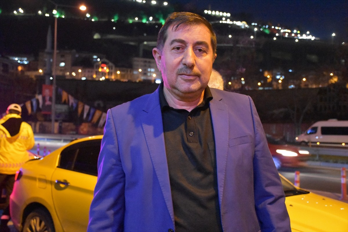 Trabzon'un Yomra ilçesinde park halindeki taksiyi çalan şüpheli, gözaltına alındı. Taksi...