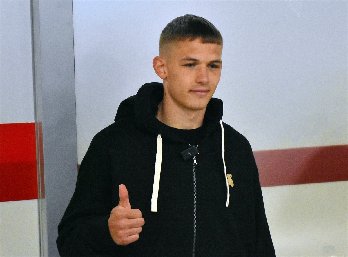 Trabzonspor'un Ukrayna'nın Shakhtar Donetsk takımından prensip anlaşmasına vardığı santrfor Danylo...