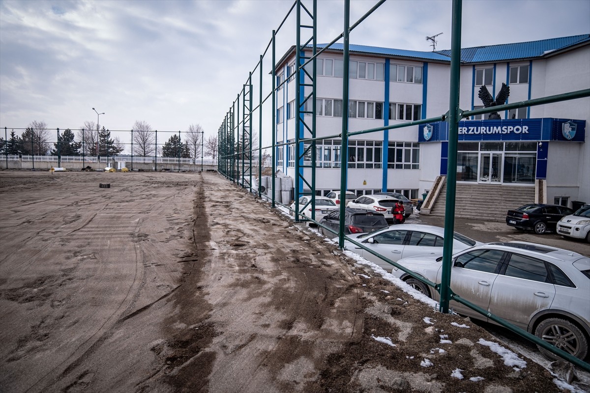 Trendyol 1. Lig'de mücadele eden Erzurumspor FK, çetin kış şartlarına dayanıklı yapılacak alttan...