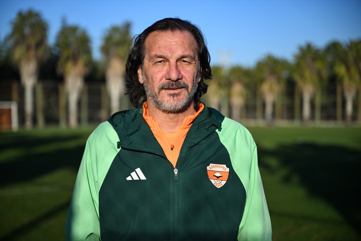 Trendyol 1. Lig ekiplerinden Adanaspor'un teknik direktörü Yusuf Şimşek, Çatalan Tesisleri'nde...