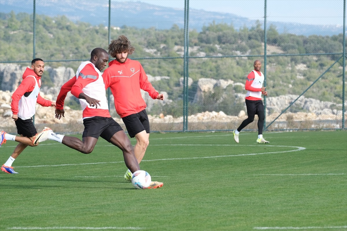 Trendyol Süper Lig'in 18. haftasında Fenerbahçe'ye konuk olacak Atakaş Hatayspor, hazırlıklarına...