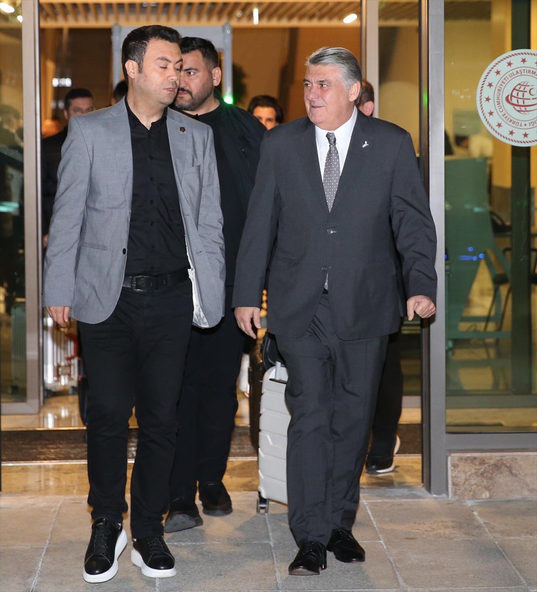 Trendyol Süper Lig'in 18. haftasında yarın Çaykur Rizespor ile karşılaşacak Beşiktaş, Rize'ye...