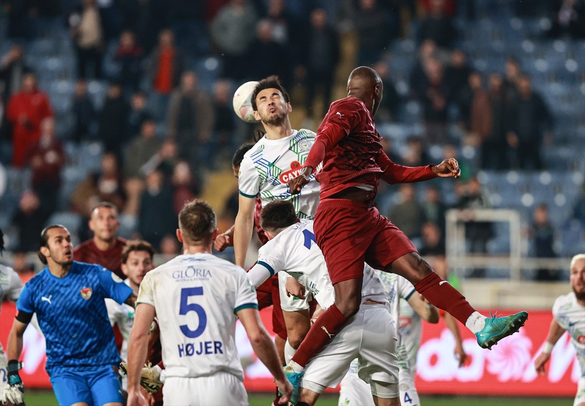 Trendyol Süper Lig'in 19. haftasında Atakaş Hatayspor ile Çaykur Rizespor, Mersin Stadyumu'nda...