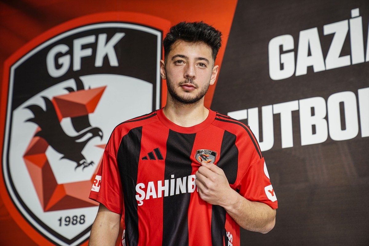 Trendyol Süper Lig ekiplerinden Gaziantep FK, Belçika ekiplerinden Westerlo forması giyen orta...