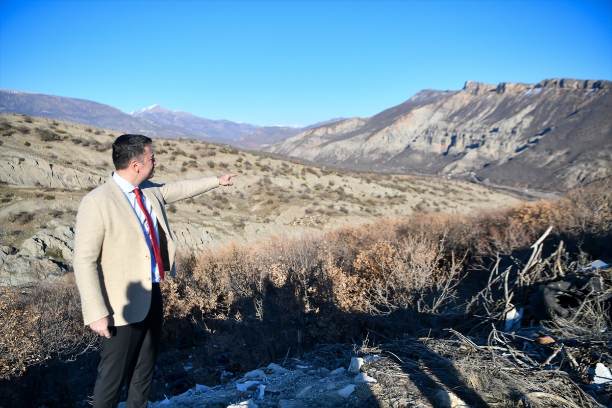 Tunceli Valisi ve Belediye Başkan Vekili Bülent Tekbıyıkoğlu, kentte yapılması planlanan katı atık...