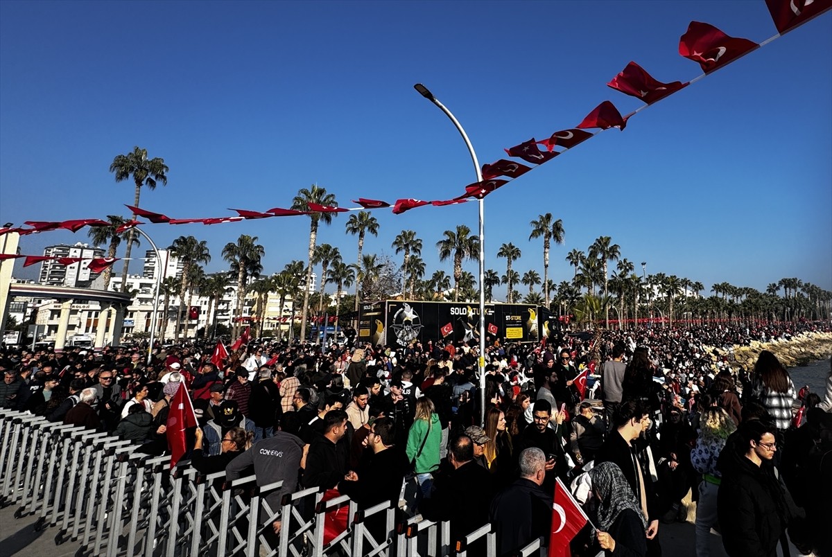 Türk Hava Kuvvetlerinin akrobasi timi SOLOTÜRK, Mersin'in düşman işgalinden kurtuluşunun 103. yıl...