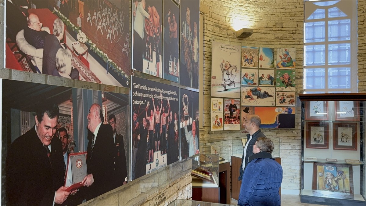  Türk siyasetinde "baba" olarak anılan ve renkli kişiliğiyle tanınan 9. Cumhurbaşkanı Süleyman...