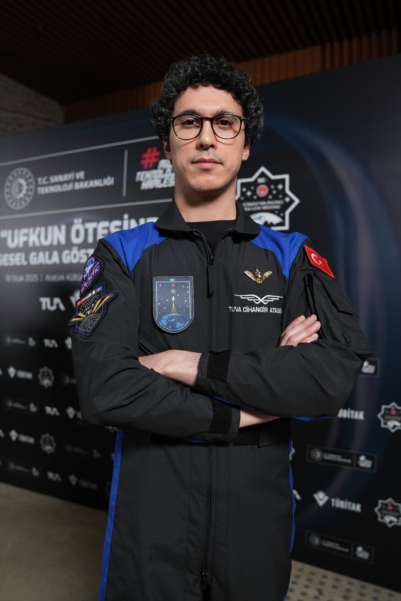 Türkiye'nin insanlı ilk uzay misyonunun anlatıldığı "Ufkun Ötesinde" belgeselinin galası yapıldı....