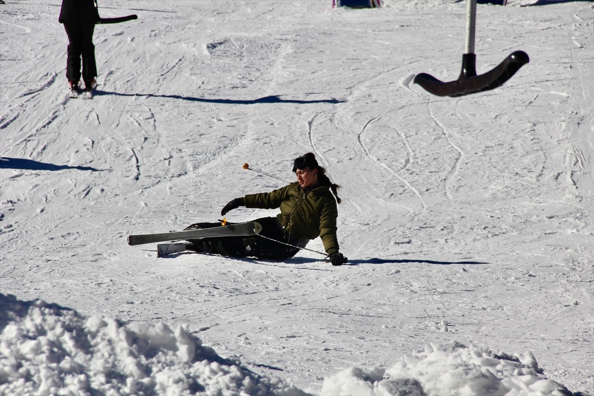 Türkiye'nin önde gelen kayak ve kış turizmi merkezlerinden Uludağ, sömestir tatili dolayısıyla...