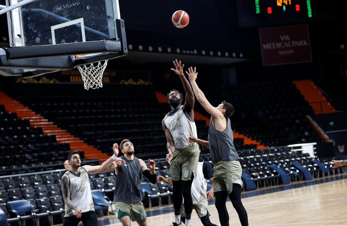 Türkiye Basketbol Ligi'nde gösterdiği başarıyla 10 yıl sonra Basketbol Süper Ligi'ne yükselen...