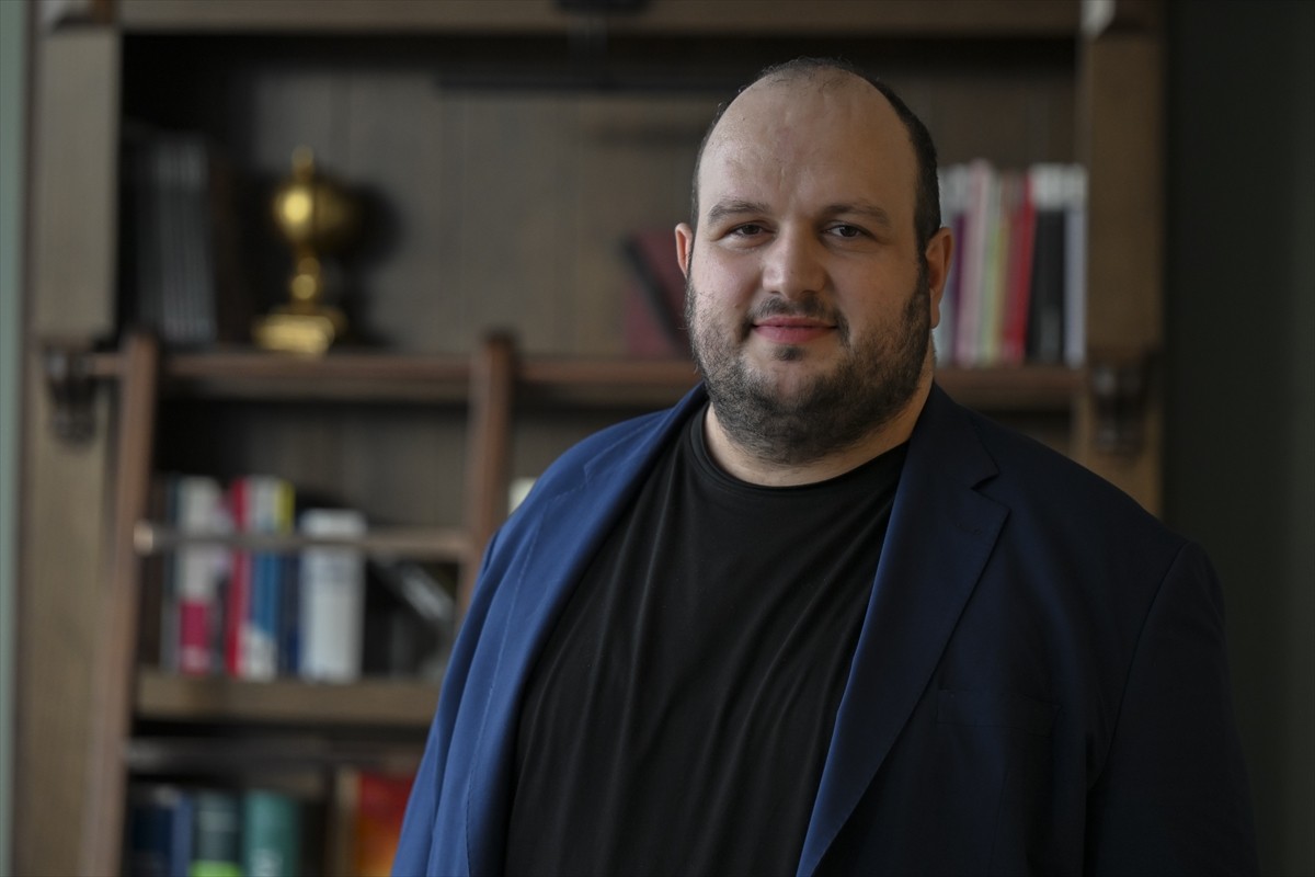 Türkiye Buz Hokeyi Federasyonu Başkanı Halit Albayrak, İstanbul'da başlayacak 18 Yaş Altı Kadınlar...