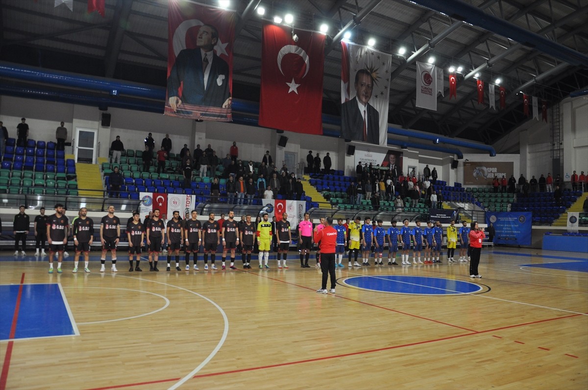 Türkiye İşitme Engelliler Spor Federasyonunca (TİESF) Kütahya'da düzenlenen şampiyona, final...