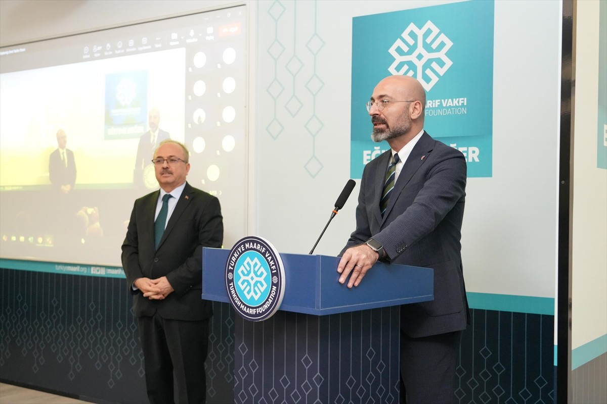 Türkiye Maarif Vakfı başkanlığına seçilen Mahmut Mustafa Özdil (fotoğrafta), düzenlenen törenle...