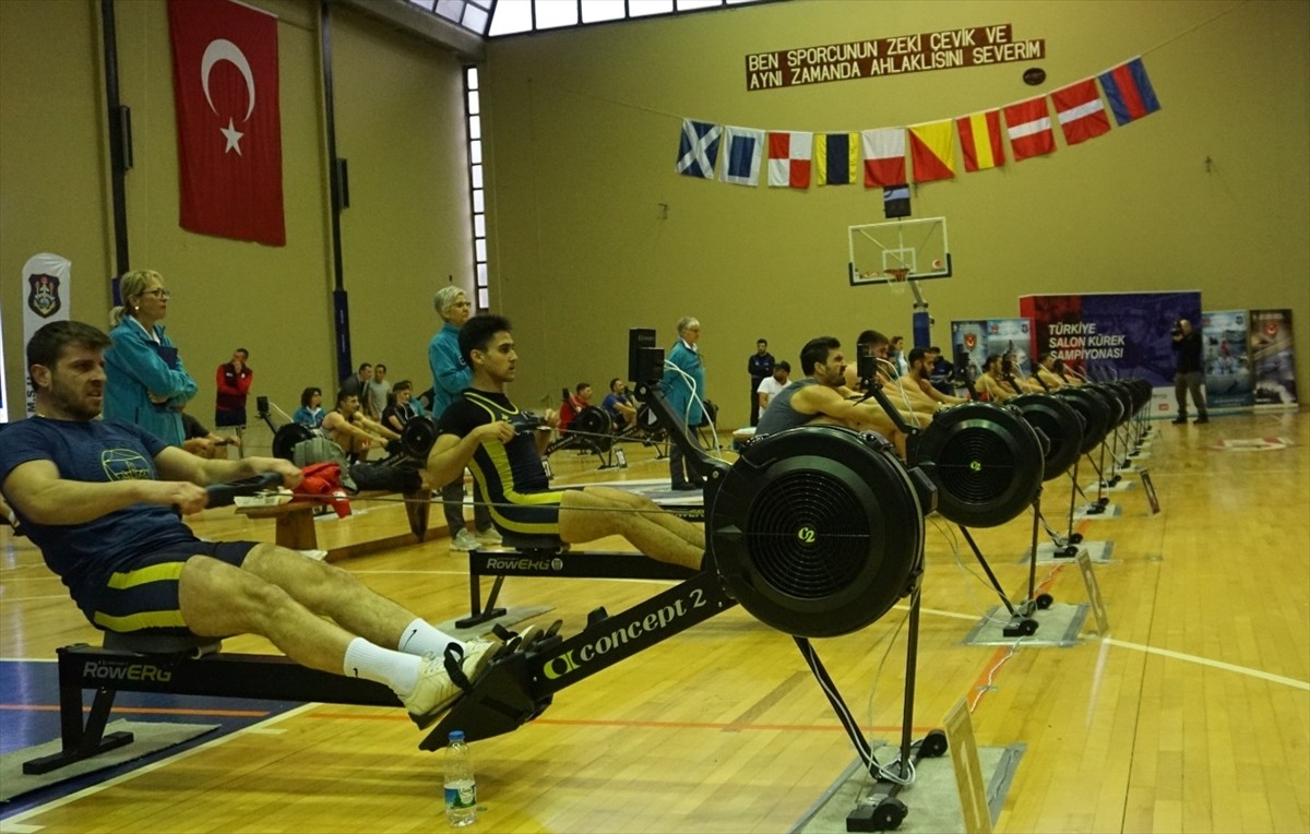 Türkiye Salon Kürek Şampiyonası (Ergometre), İstanbul'da yapıldı. Tuzla Deniz Harp Okulu'nda...