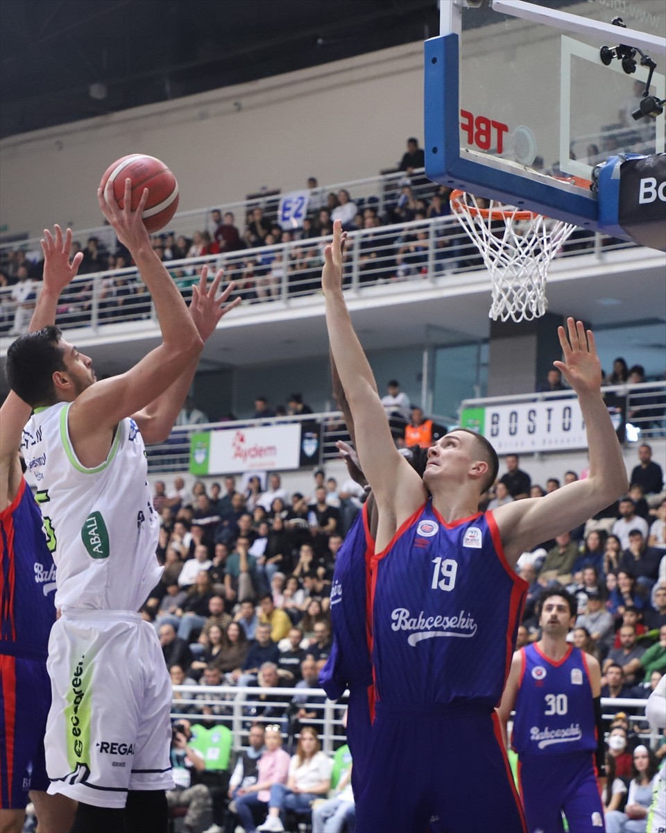 Türkiye Sigorta Basketbol Süper Ligi'nin 15. hafta maçında, Yukatel Merkezefendi Belediyesi Basket...