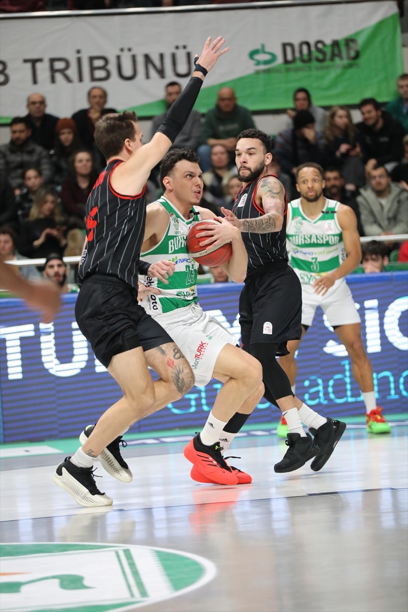 Türkiye Sigorta Basketbol Süper Ligi'nin 16. haftasında Bursaspor Yörsan ile Manisa Basket karşı...