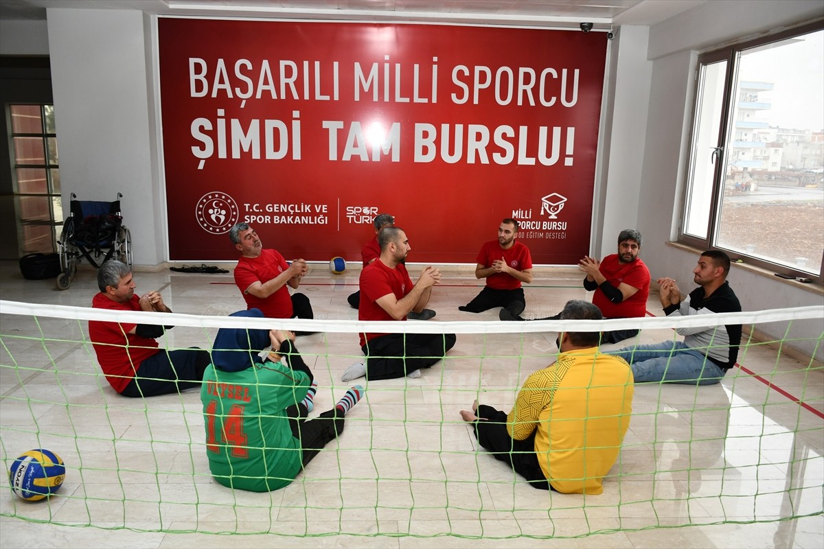 Türkiye Voleybol Federasyonu (TVF) Oturarak Voleybol 1. Ligi'nde mücadele eden Batman Ampute Spor...