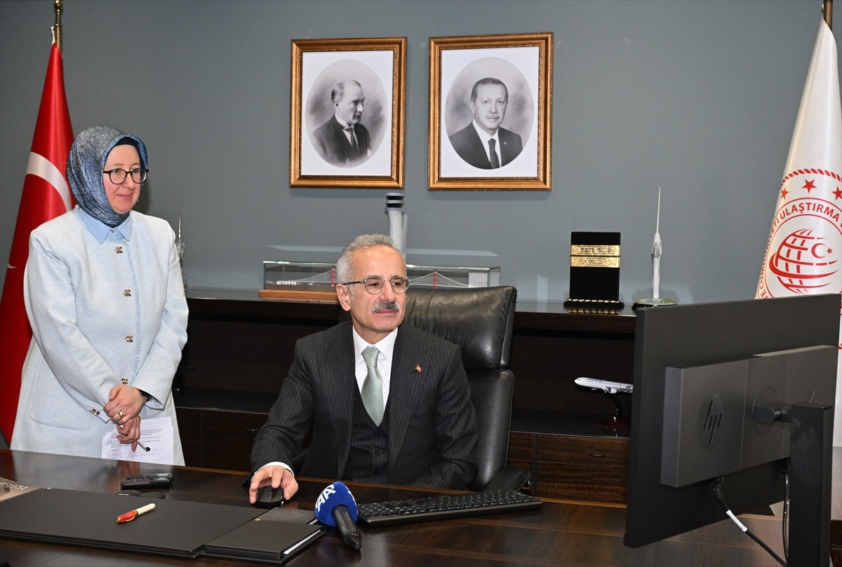 Ulaştırma ve Altyapı Bakanı Abdulkadir Uraloğlu, Anadolu Ajansının (AA) düzenlediği "Yılın...