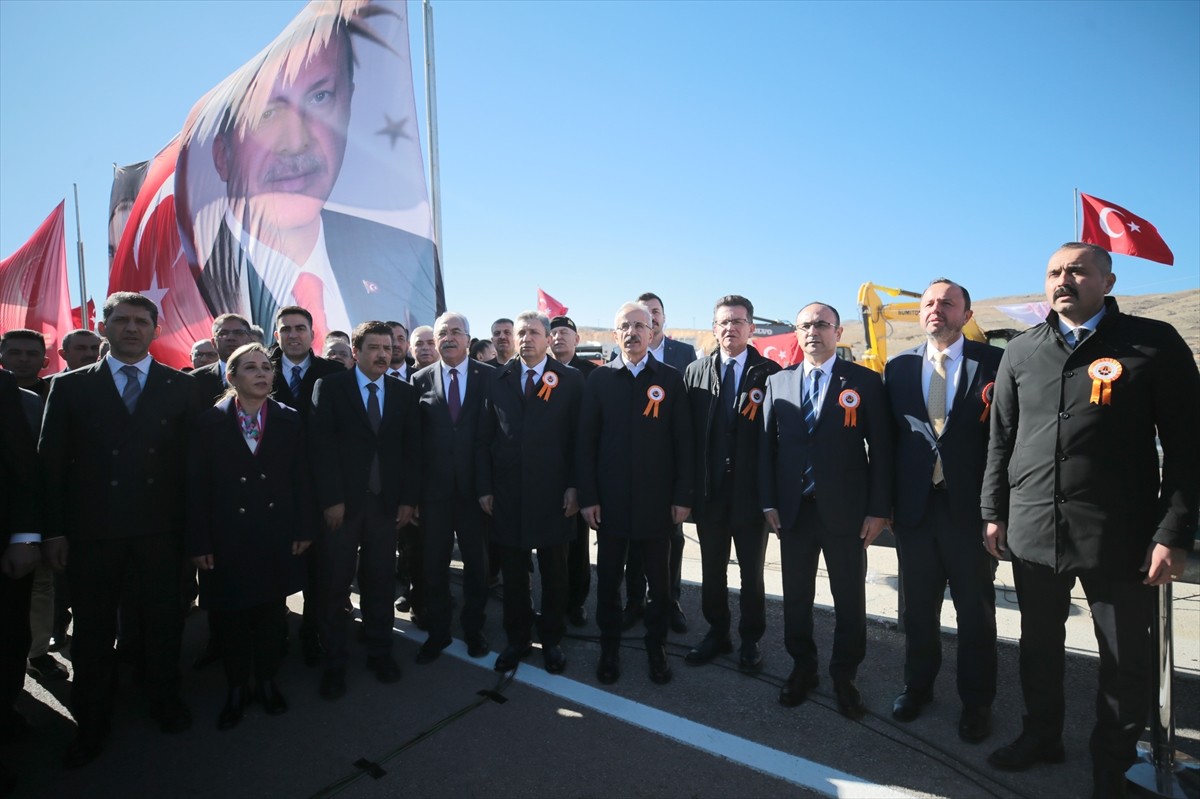 Ulaştırma ve Altyapı Bakanı Abdulkadir Uraloğlu, Antalya'da Korkuteli-Elmalı yolunun açılış...