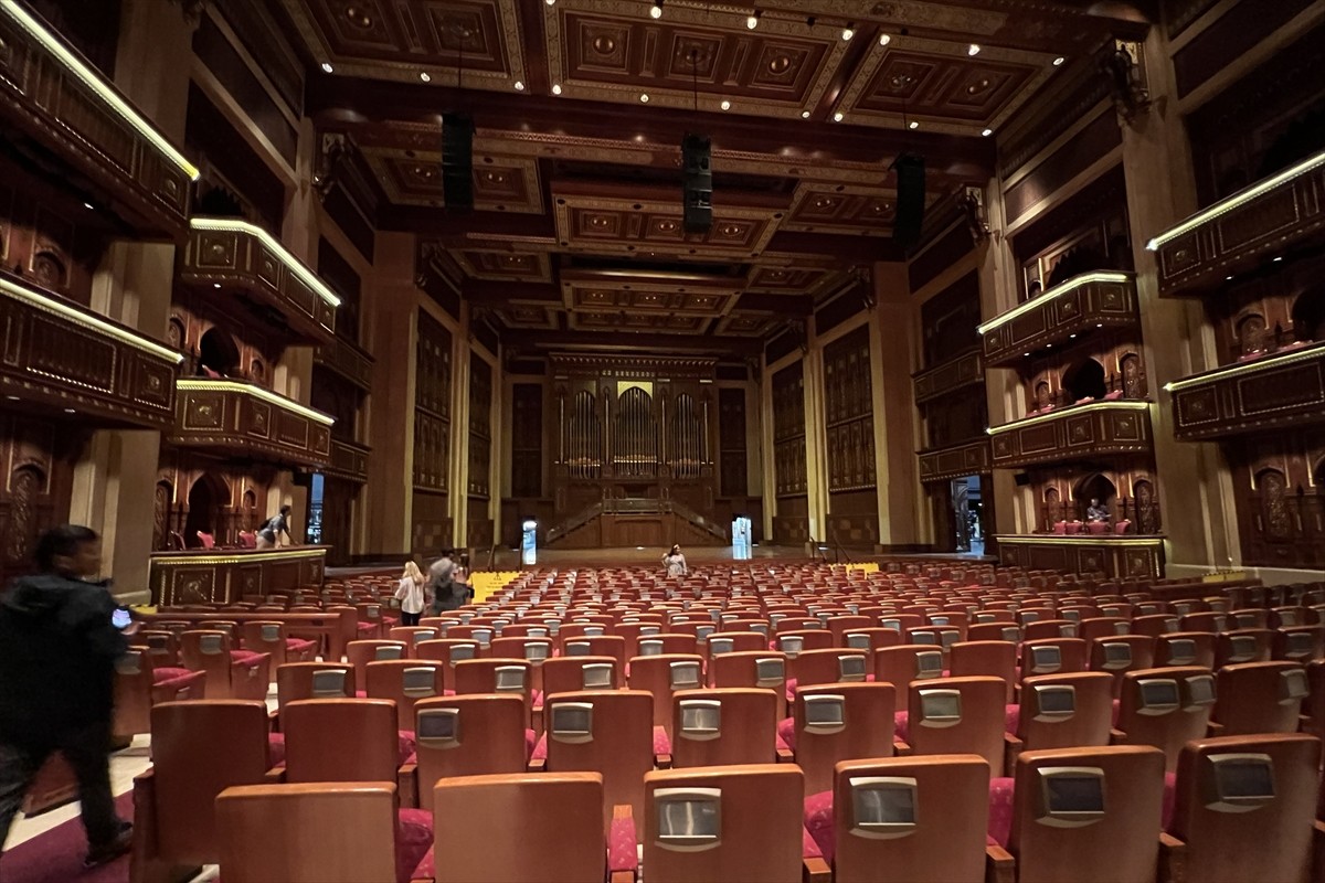 Umman'ın başkenti Muskat'ın merkezinde yer alan 80 bin metrekarelik geniş bir alan üzerine kurulu...