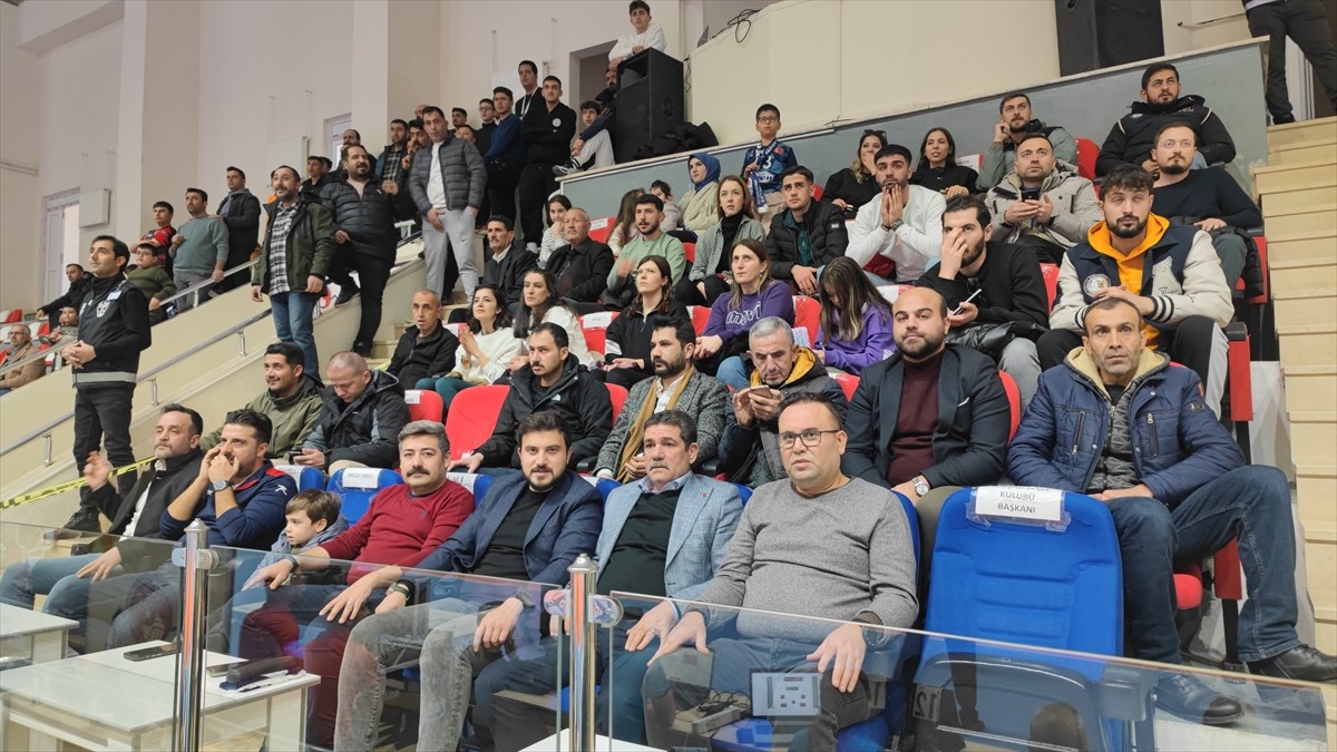 Voleybol SMS Grup Efeler Ligi 14. haftasında TÜRŞAD ile Spor Toto takımları, Adilcevaz spor...