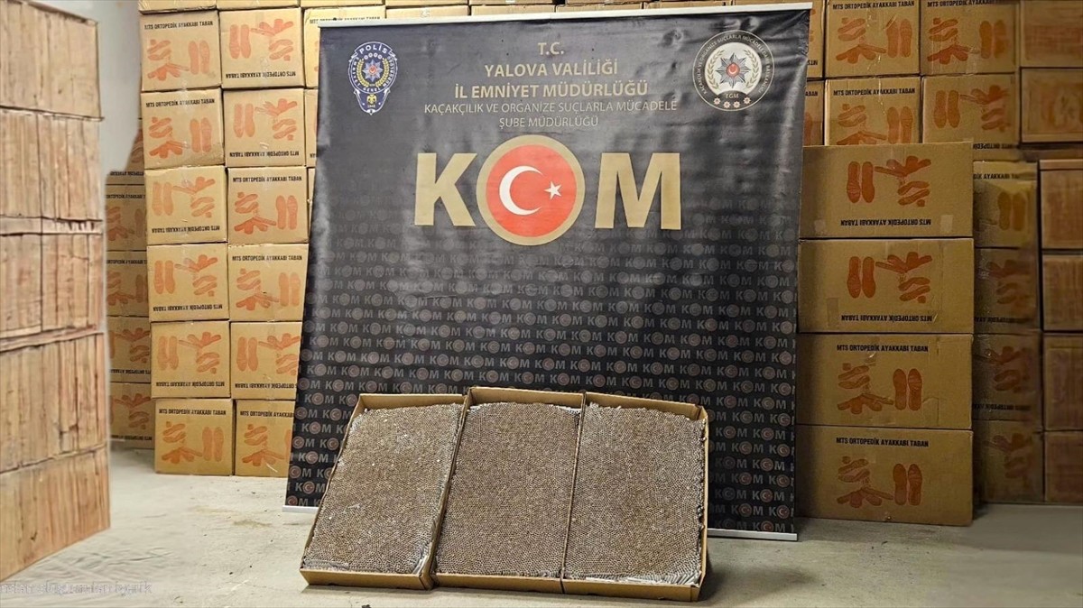 Yalova'da polisin durdurduğu kamyonda 3 milyon 360 bin dolu makaron ele geçirildi, sürücü...