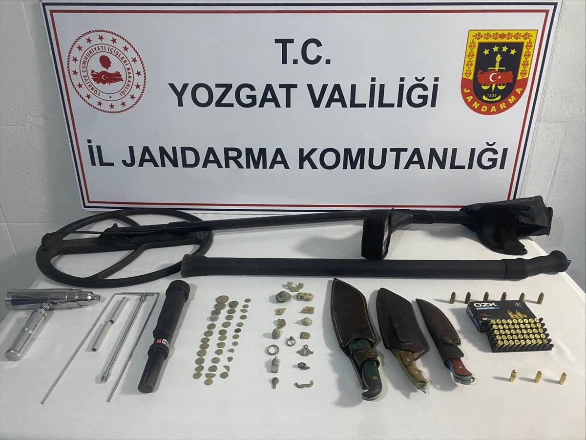 Yozgat'ta kaçak kazı ve tarihi eser kaçakçılığı operasyonunda 36 sikke ve 15 obje ele geçirildi, 5...