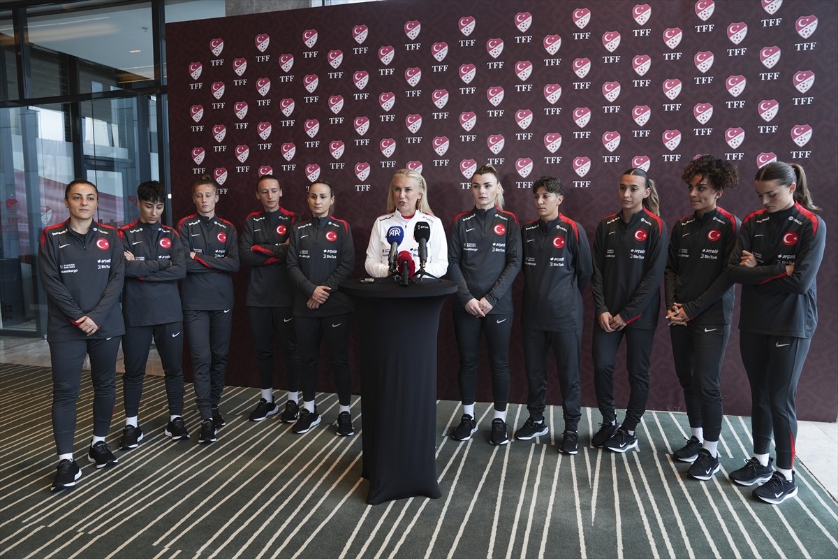 A Milli Kadın Futbol Takımı, UEFA Uluslar B Ligi 2. Grup'taki İrlanda Cumhuriyeti ve Yunanistan...