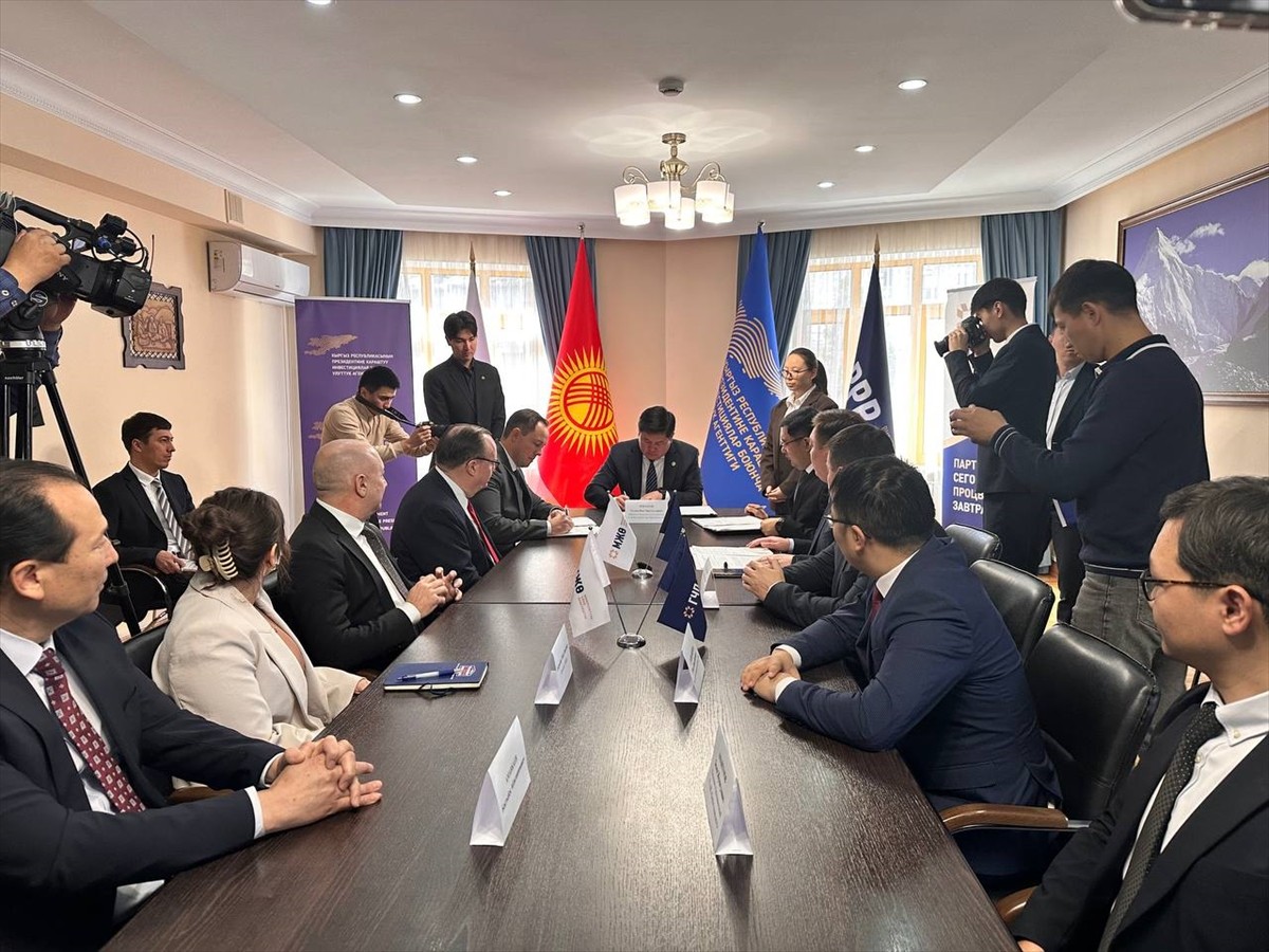 ABD'li konsorsiyumun Kırgızistan'da inşa edeceği "Trans-Avrasya Güzergahı" adlı demir yolu inşaat...