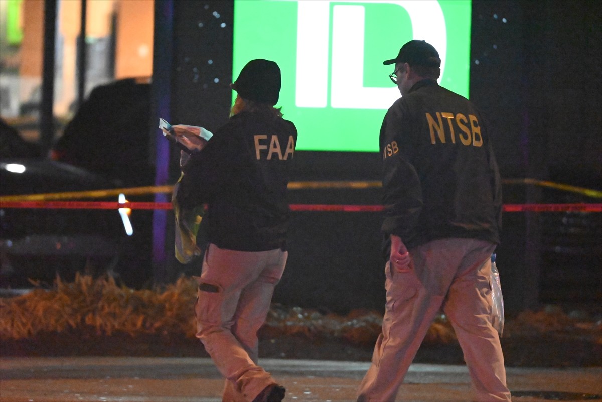 ABD'nin Pensilvanya eyaletine bağlı Philadelphia kentinde 6 kişinin bulunduğu hava ambulansı bir...