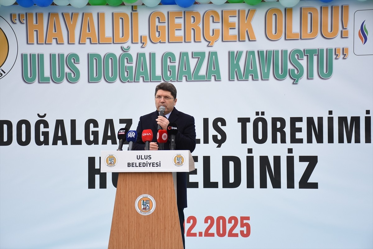 Adalet Bakanı Yılmaz Tunç, Bartın'da, Ulus ilçesi doğal gaz verme törenine katıldı. Tunç, burada...
