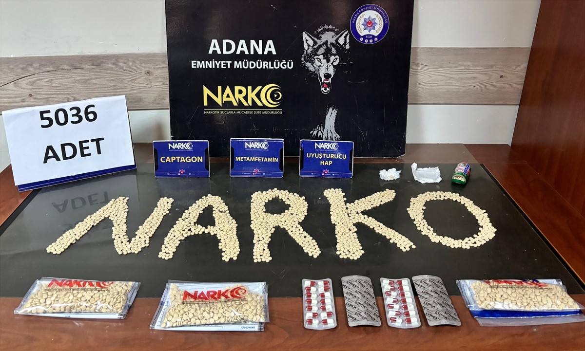 Adana'da durdurulan bir motosiklette 5 bin 36 uyuşturucu hap ele geçirildi, gözaltına alınan...