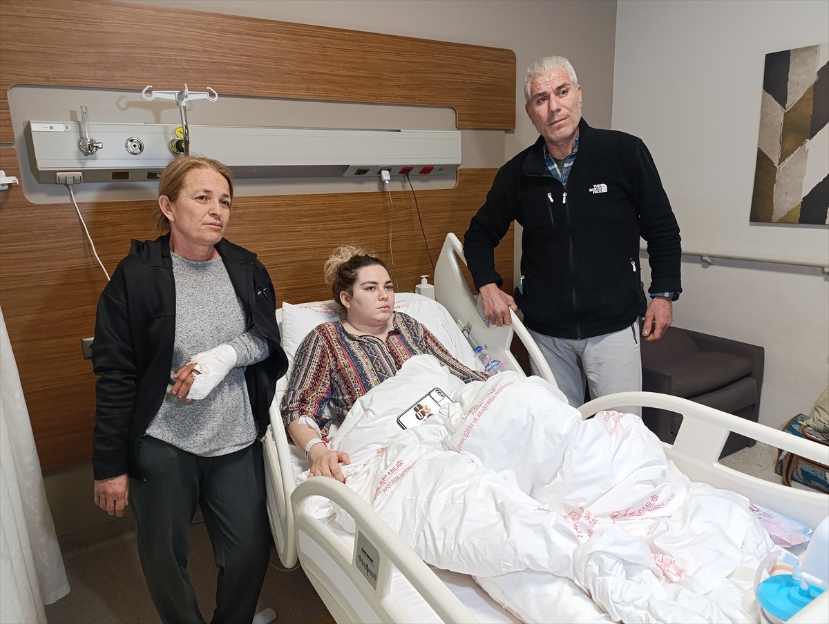 Adana'da iş yerine av tüfeğiyle ateş açılması sonucu anne ve babasıyla yaralanan Hatun Umaç'ın...