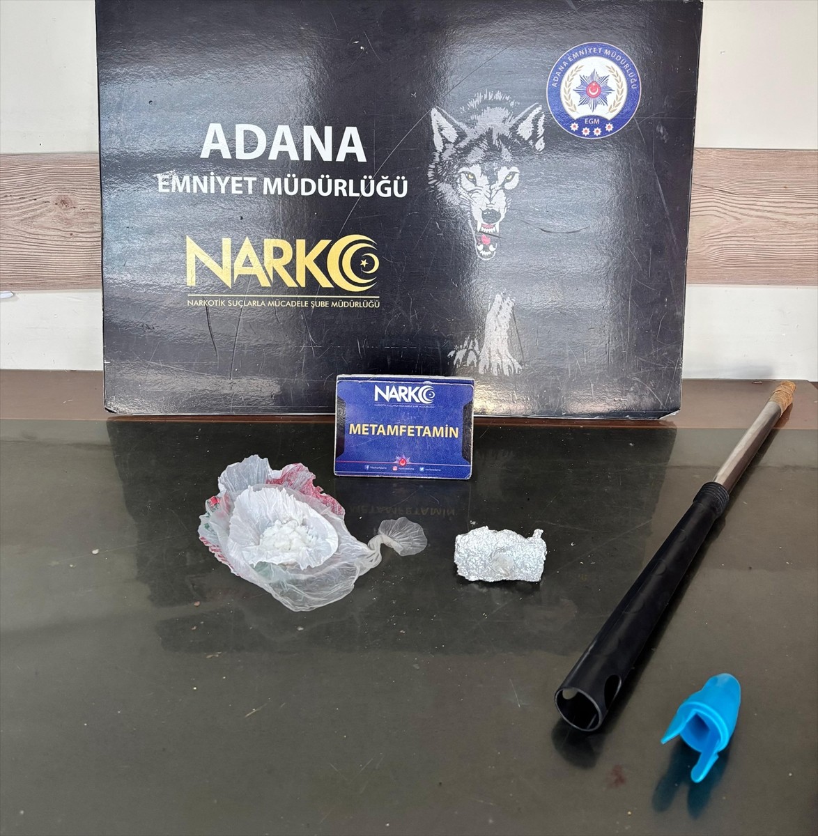 Adana'da, uyuşturucu satarken suçüstü yakalanan 2 şüpheli tutuklandı. Şüphelilerin yanında bulunan...