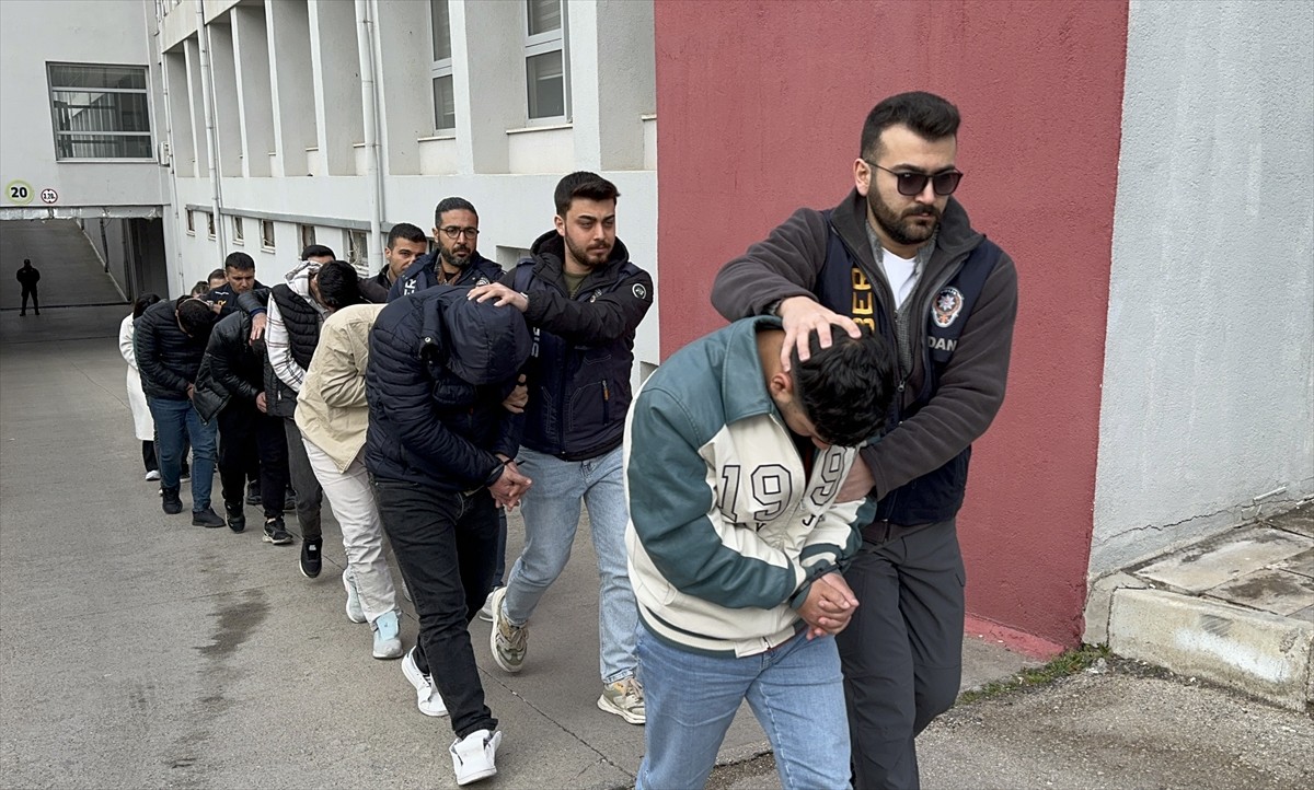 Adana'da yasa dışı bahisten elde edilen gelirleri akladıkları iddiasıyla gözaltına alınan 7 zanlı...