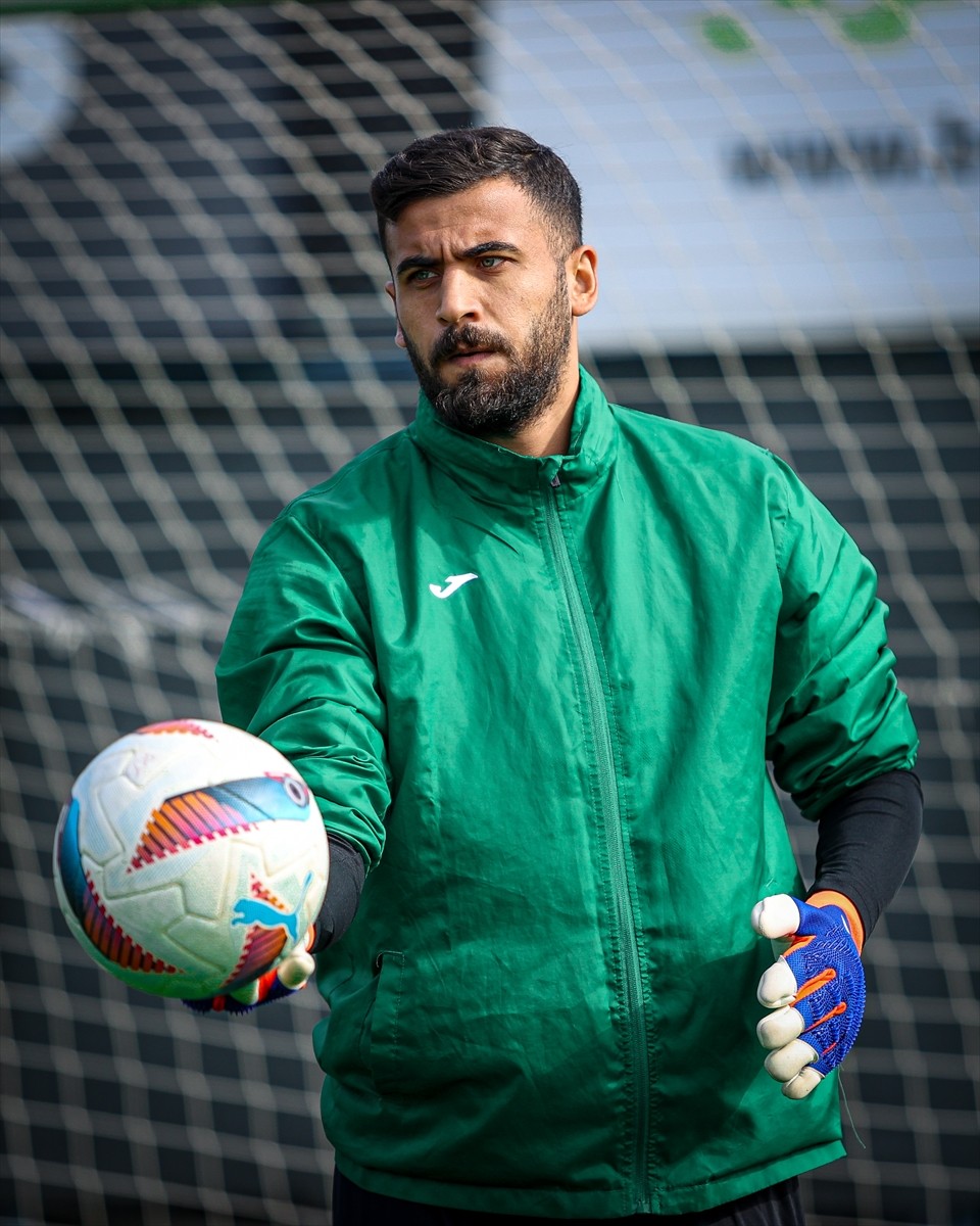 Adana Demirspor, Trendyol Süper Lig'in 23. haftasında deplasmanda Galatasaray ile oynayacağı maçın...