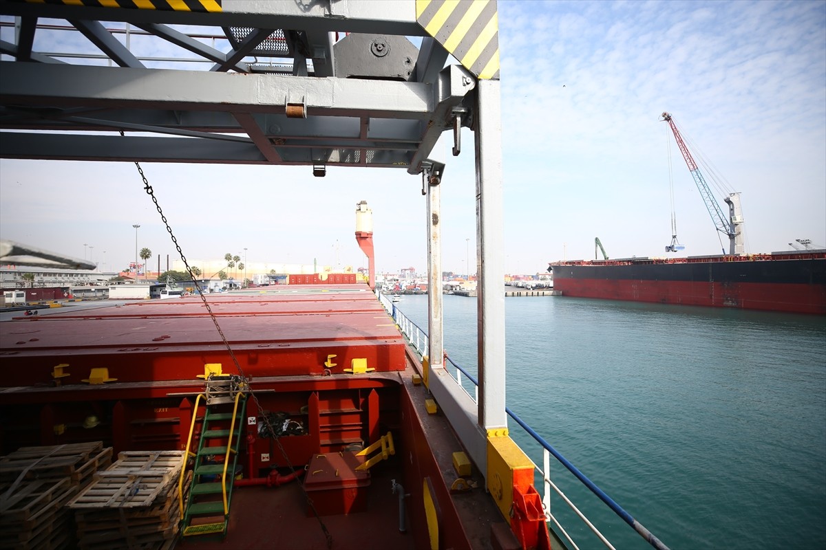 Afet ve Acil Durum Yönetimi Başkanlığı (AFAD) öncülüğünde Gazze'ye ulaştırılması için hazırlanan...
