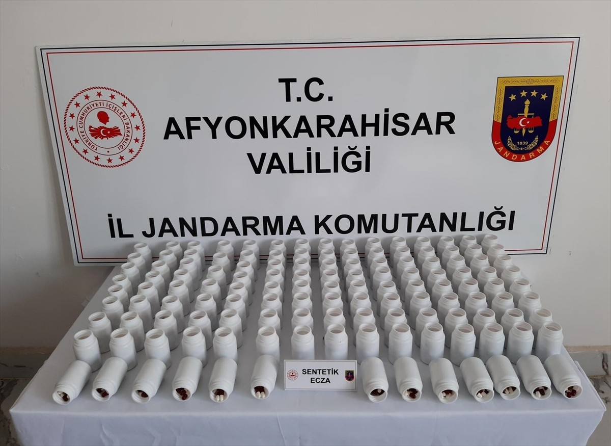 Afyonkarahisar'da düzenlenen uyuşturucu operasyonunda 4 şüpheli gözaltına alındı. Ekipler, bir...