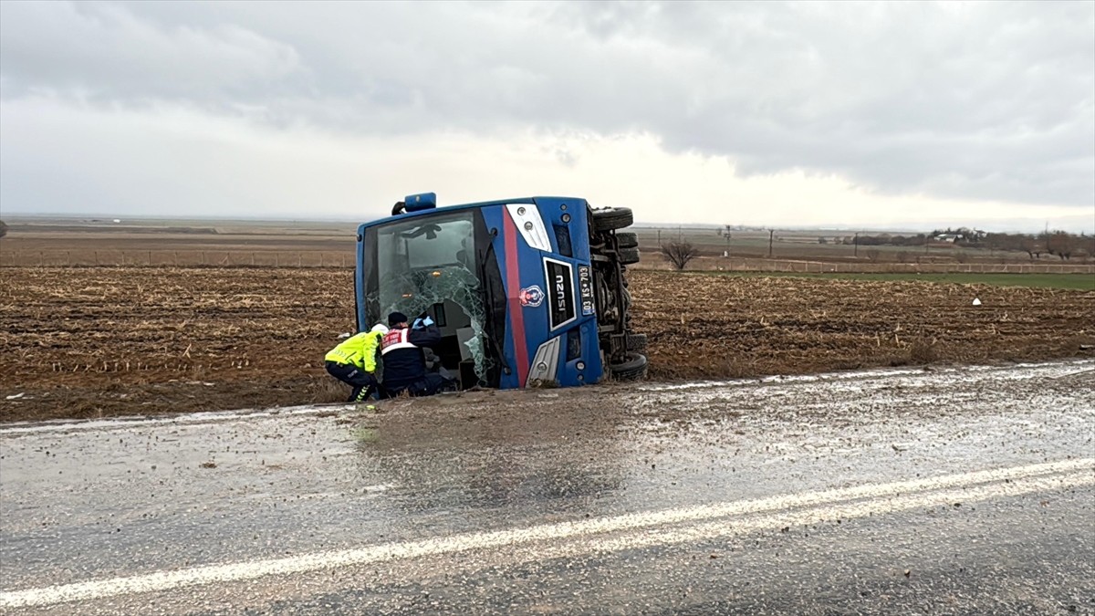Afyonkarahisar'ın Bolvadin ilçesinde cezaevine ait ring aracının devrilmesi sonucu ilk...