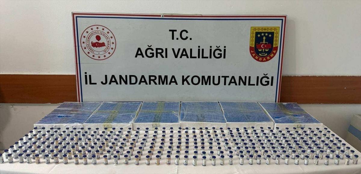 Ağrı'nın Doğubayazıt ilçesinde yabancı uyruklu bir kişinin valizinde 4 bin 20 vücut geliştirme...