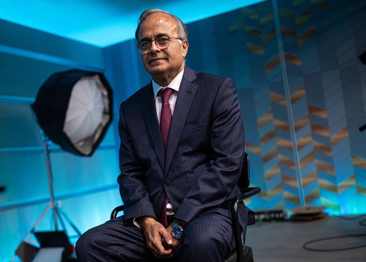 Ağustos 2023'te Ekonomik İşbirliği Teşkilatı (EİT) Genel Sekreterliği görevine başlayan Büyükelçi...