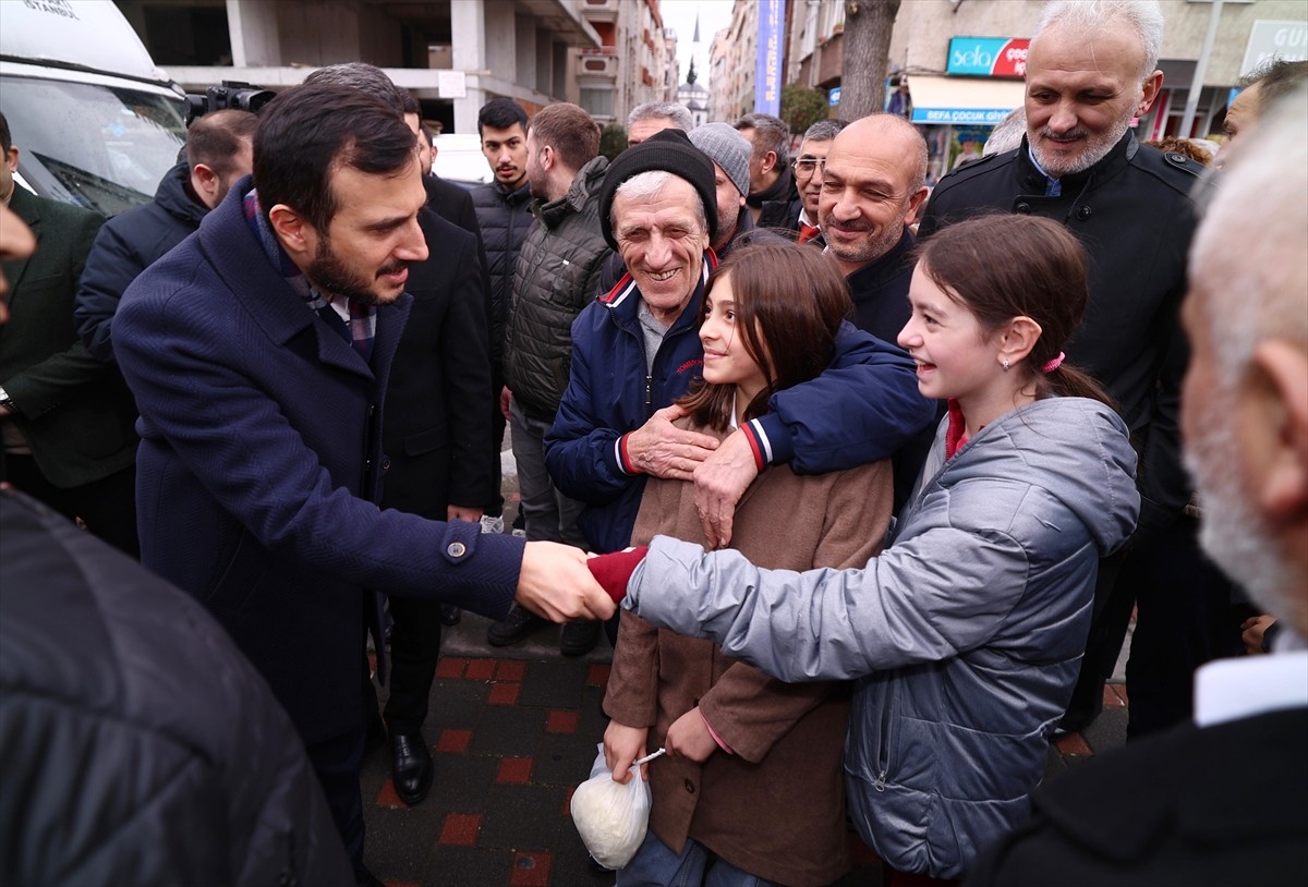 AK Parti İstanbul İl Başkanı Abdullah Özdemir (solda), bazı ilçelere ziyaret gerçekleştirdi....