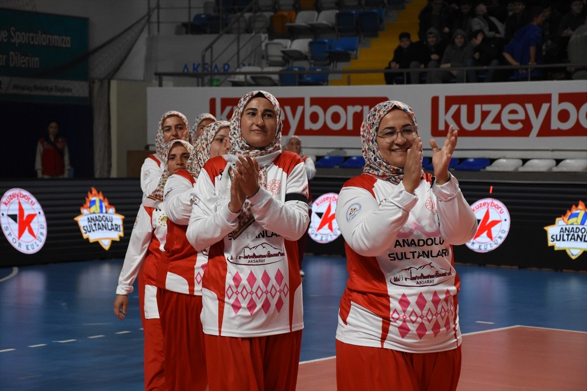 Aksaray'da köy kadınlarının kurduğu "Anadolu Sultanları" takımı, Vodafone Sultanlar Ligi...