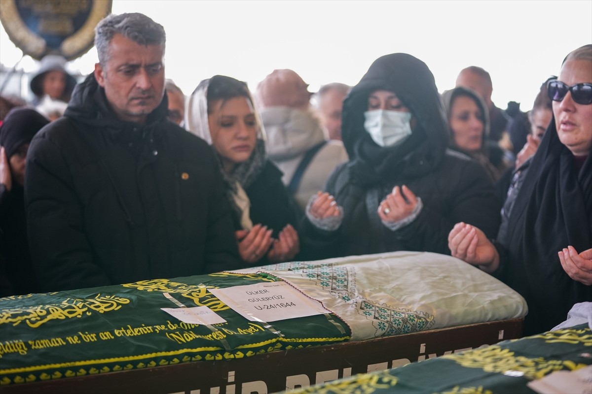 Altındağ ilçesinde dün çıkan gecekondu yangınında hayatını kaybeden 81 yaşındaki Ülker Güleryüz...