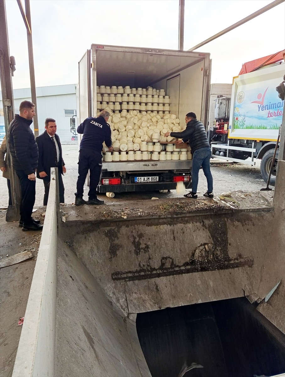 Ankara'da, Yenimahalle Belediyesi zabıta ekipleri ile İlçe Tarım Müdürlüğü ekiplerince yapılan...