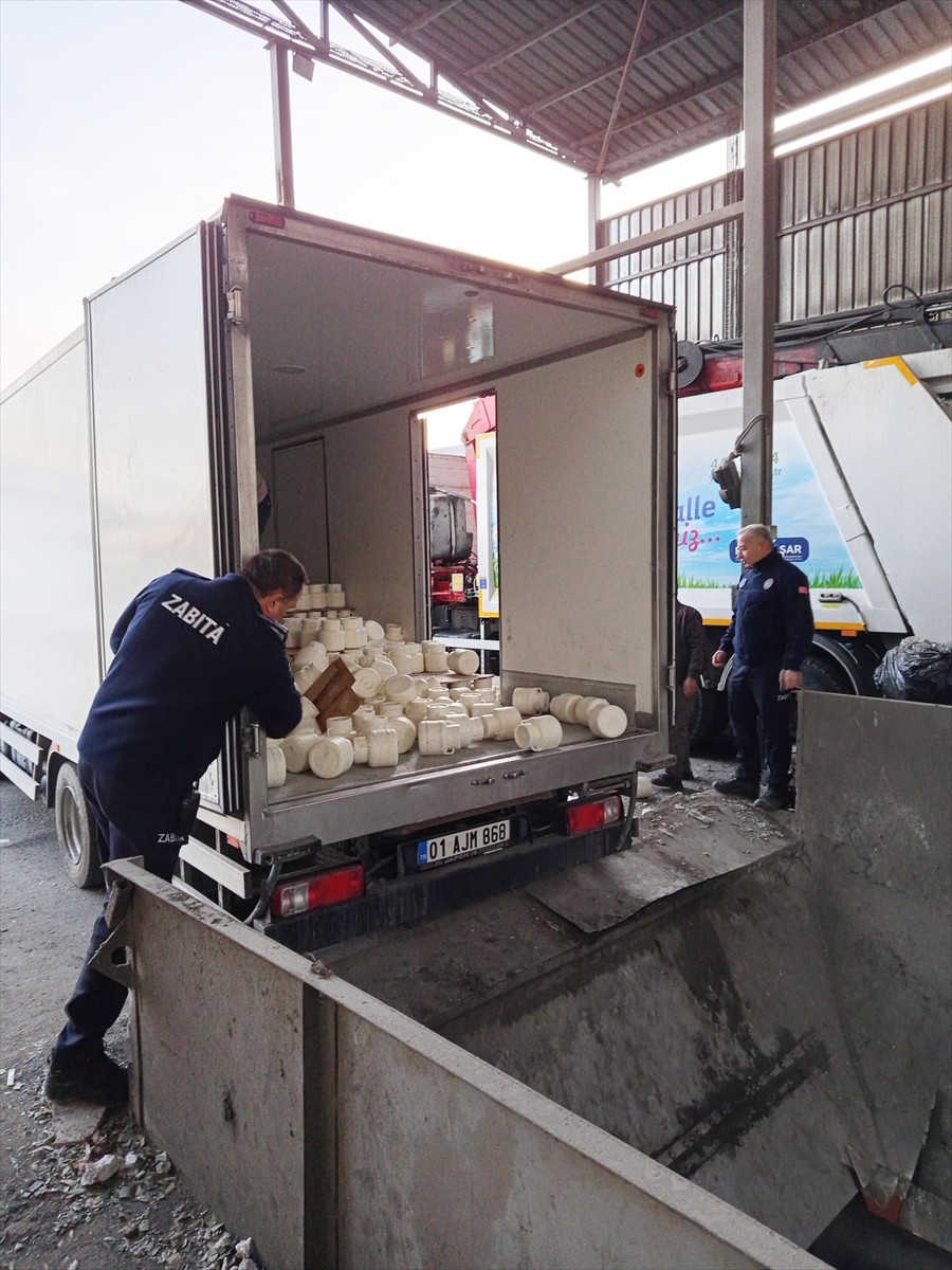 Ankara'da, Yenimahalle Belediyesi zabıta ekipleri ile İlçe Tarım Müdürlüğü ekiplerince yapılan...